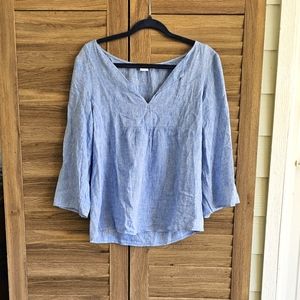 Light weight loose fit XS GAP top feels like soft Linen light blue color